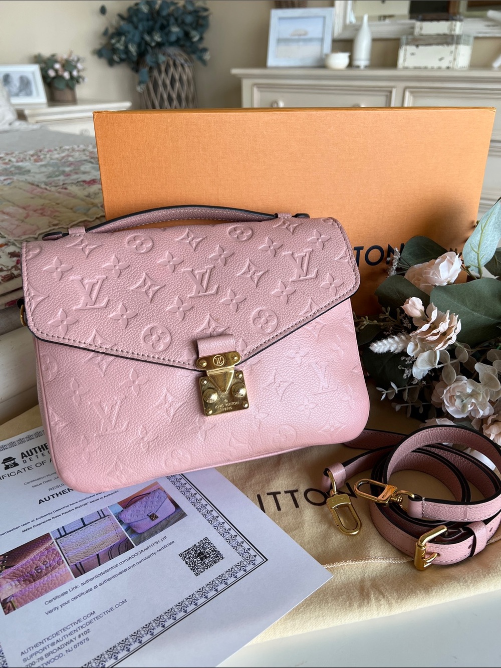 LOUIS VUITTON Pochette Métis in Rose Poudre 🌸